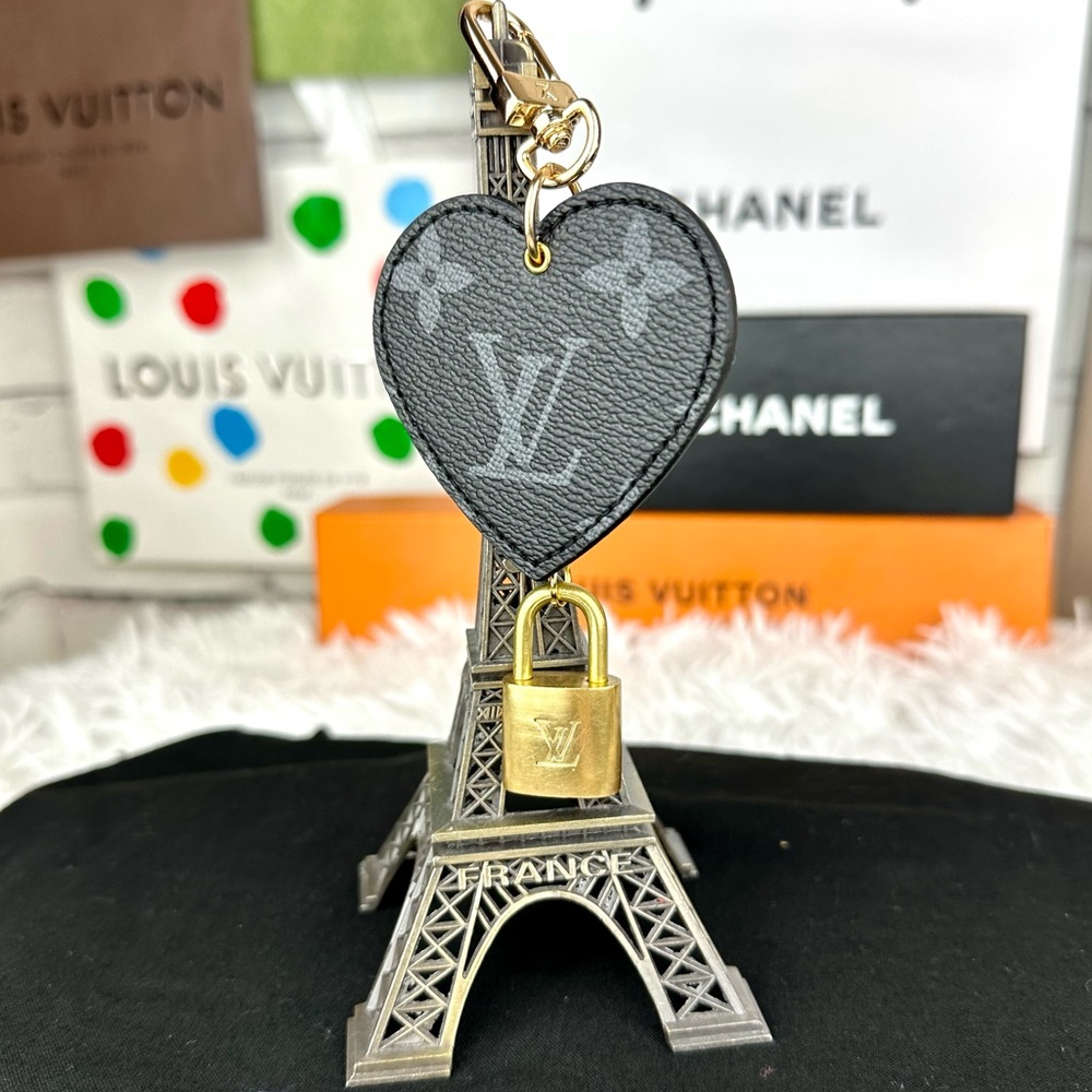 Louis Vuitton Lock keychain on heart fashion bag charm CUTE! Great gift!